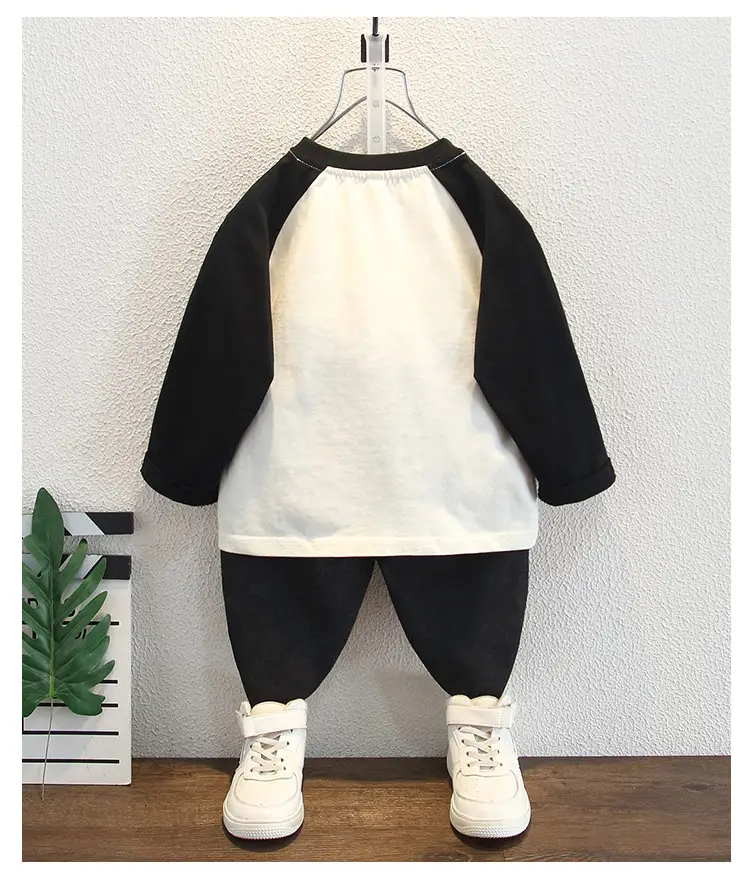 Boys Raglan Sleeve T-Shirt White Black Medium — feature 8