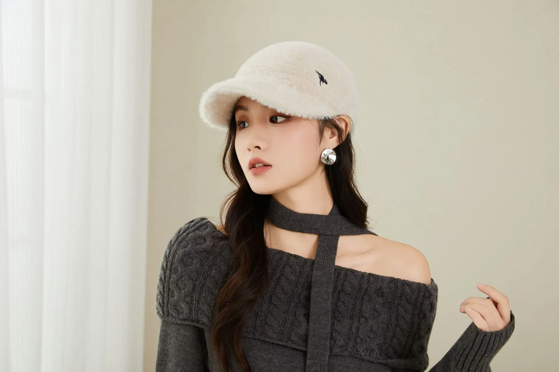 2025 Plush Duckbill Cap Winter Women's Warm Hat — feature 12