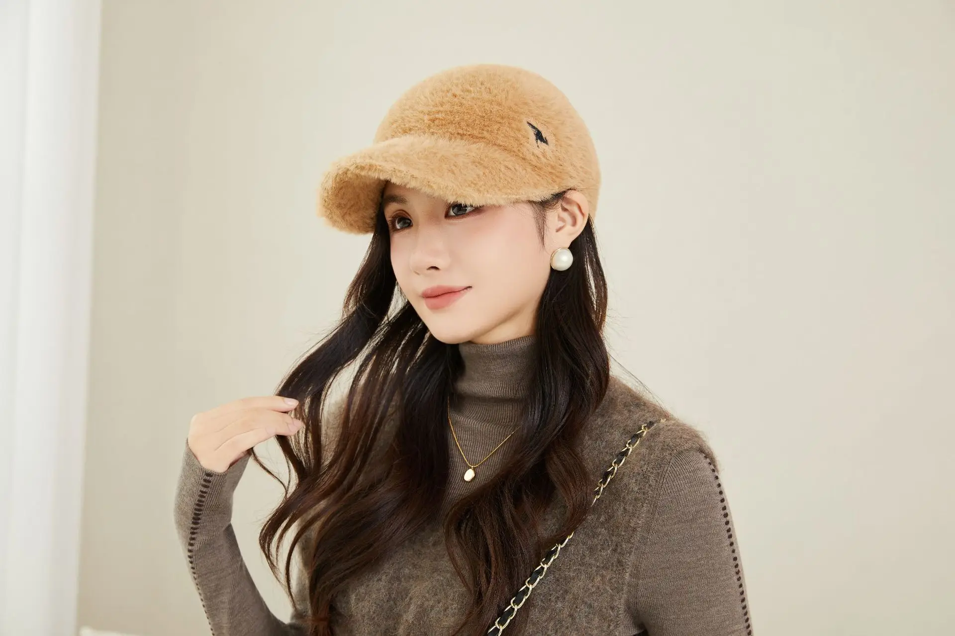 2025 Plush Duckbill Cap Winter Women's Warm Hat — feature 13