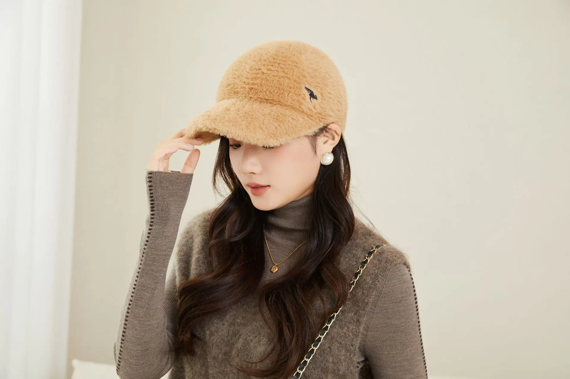 2025 Plush Duckbill Cap Winter Women's Warm Hat — feature 14