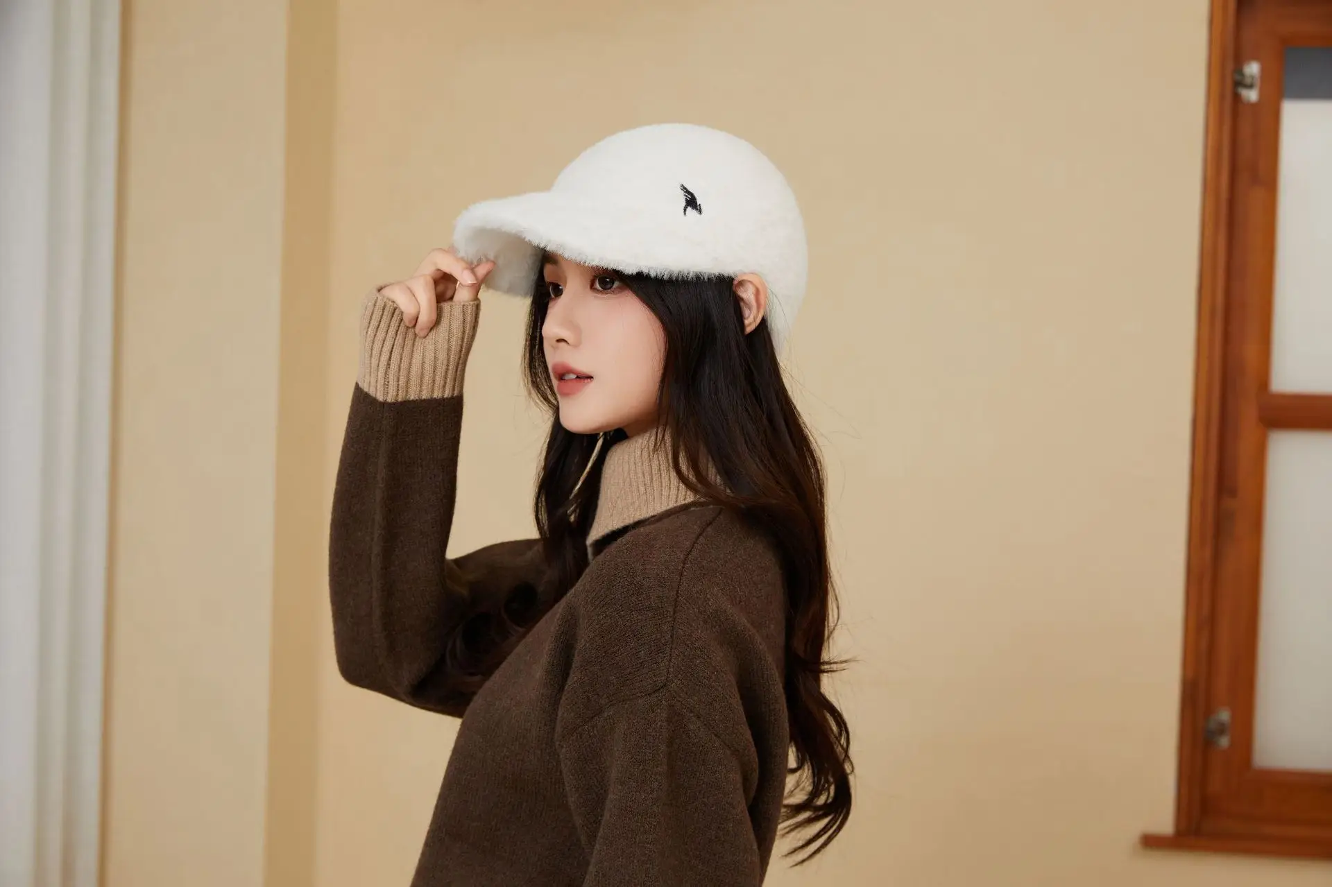 2025 Plush Duckbill Cap Winter Women's Warm Hat — feature 2