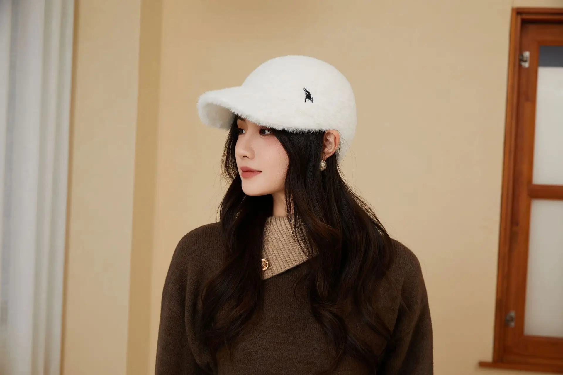 2025 Plush Duckbill Cap Winter Women's Warm Hat — feature 4