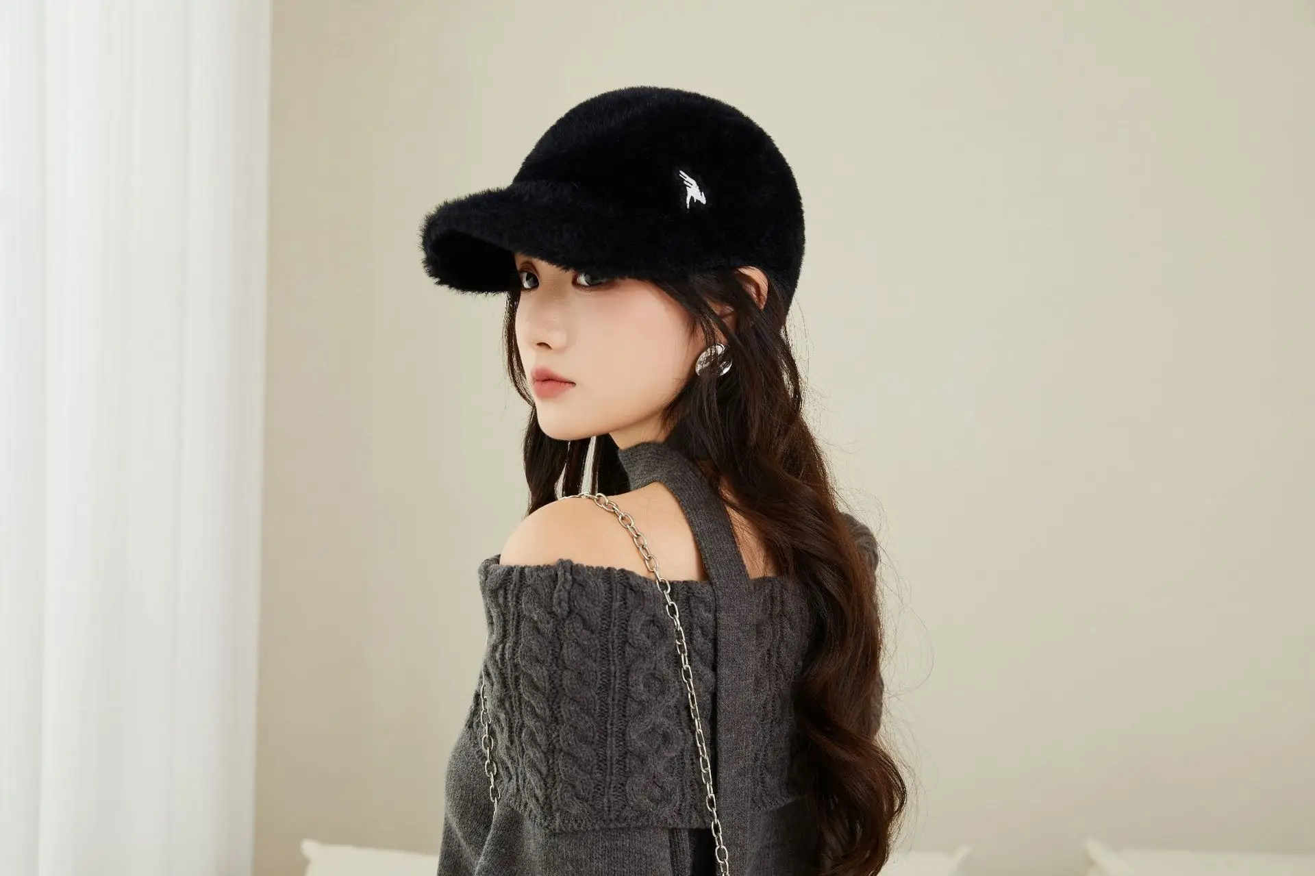 2025 Plush Duckbill Cap Winter Women's Warm Hat — feature 5