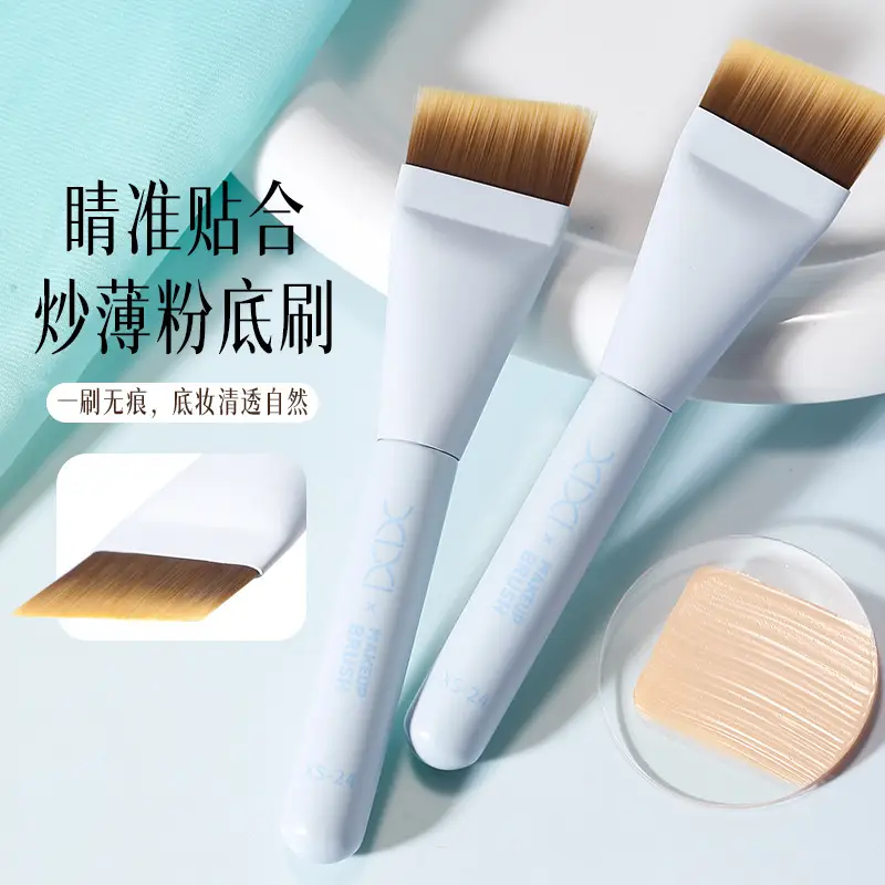 Xixi Ultra-Thin Foundation Brush Beveled Angle — feature 10