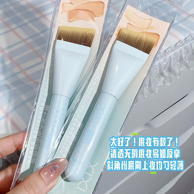 Xixi Ultra-Thin Foundation Brush Beveled Angle — feature 18