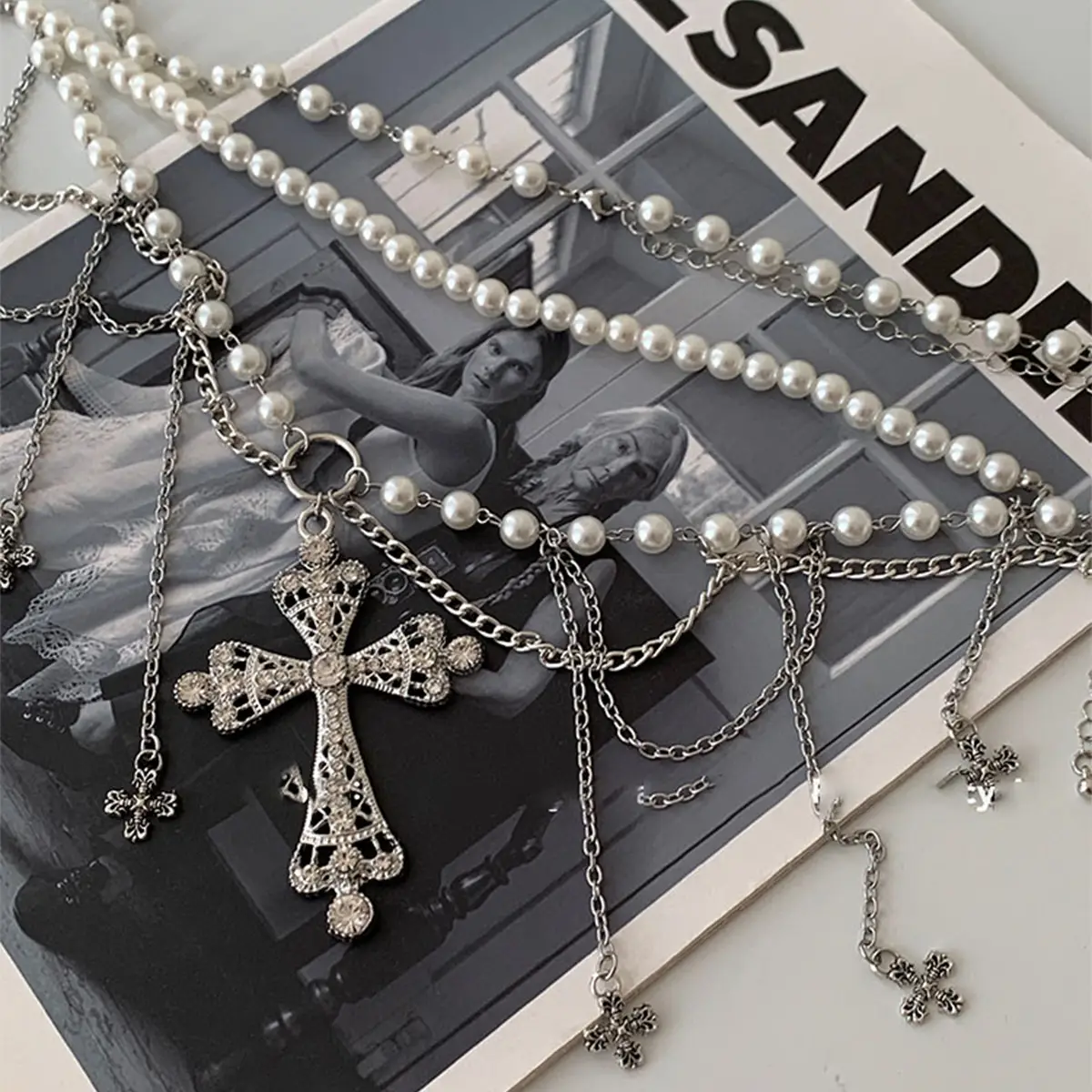 Diamond-Encrusted Pearl Waist Chain Accessory - Image 3