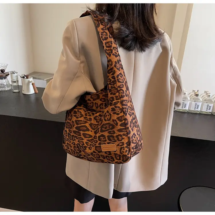 Leopard Textured Women's Shoulder Crossbody Bag Large Capacity — feature 18