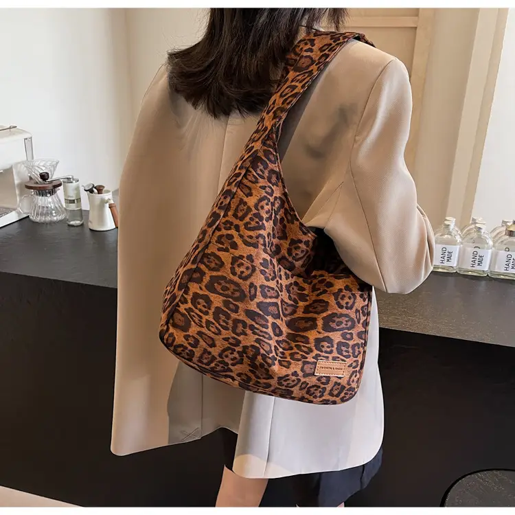Leopard Textured Women's Shoulder Crossbody Bag Large Capacity — feature 20
