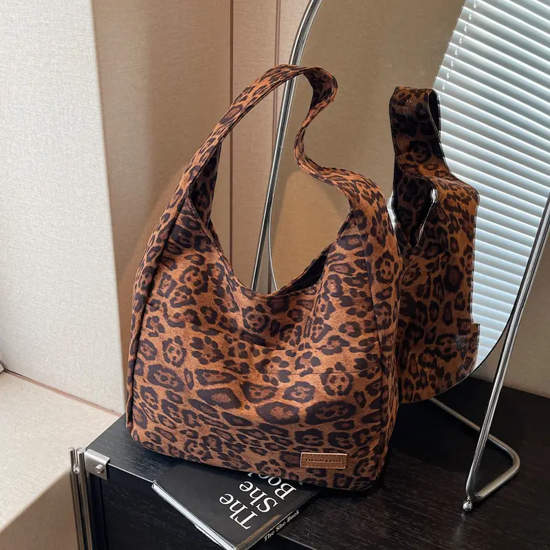 Leopard Textured Women's Shoulder Crossbody Bag Large Capacity - Image 2