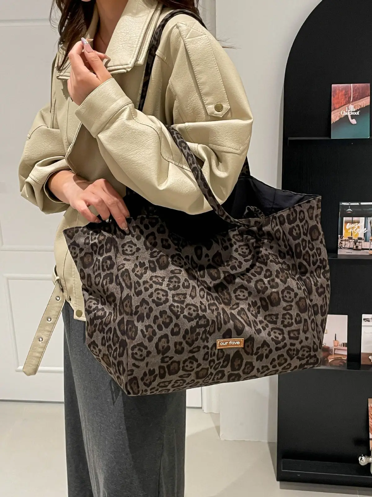 Women's Leopard Print Tote Bag Large Capacity Cross Border - Image 6