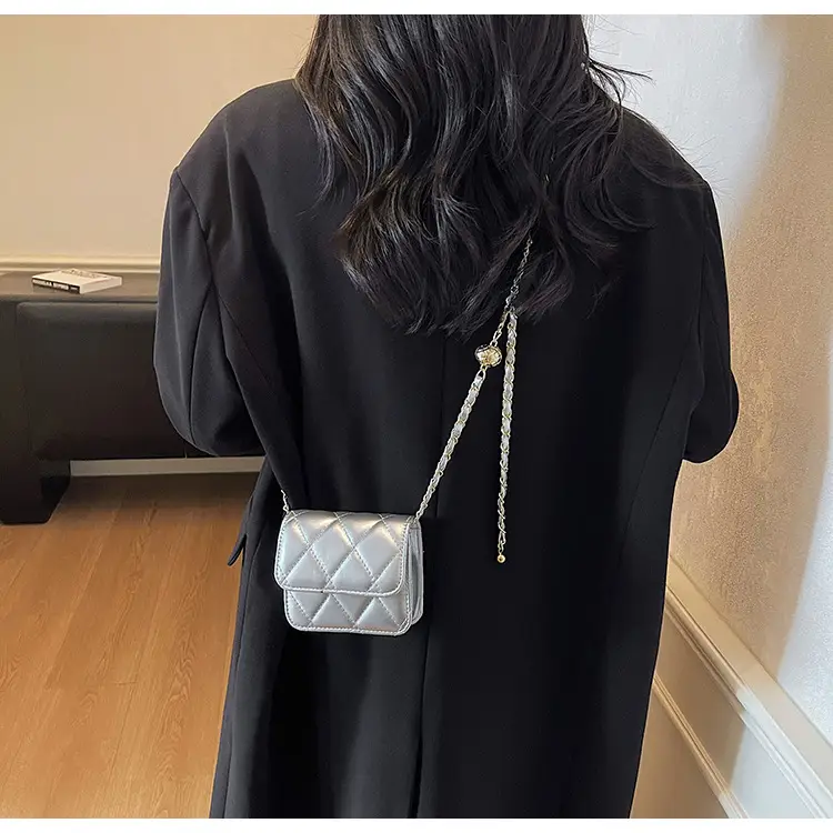 Red Quilted Chain Shoulder Bag for Women — feature 16