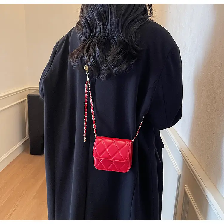 Red Quilted Chain Shoulder Bag for Women — feature 18