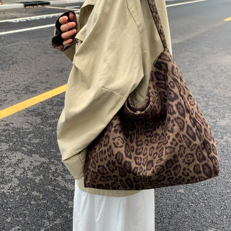Leopard Print Women's Large Capacity Shoulder Bag - Image 6
