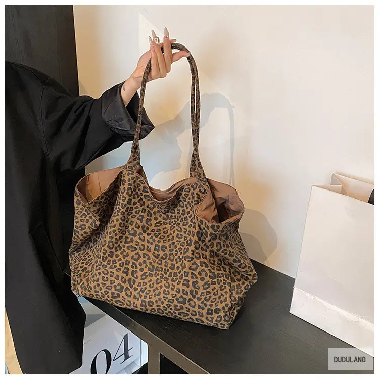 Leopard Print Large Capacity Women's Tote Bag — feature 11