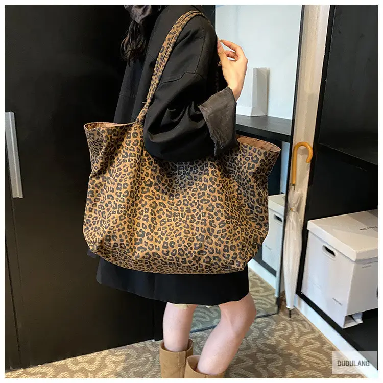 Leopard Print Large Capacity Women's Tote Bag — feature 16