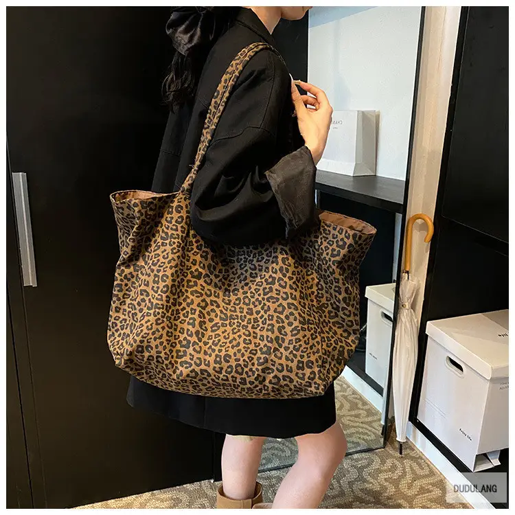 Leopard Print Large Capacity Women's Tote Bag — feature 17