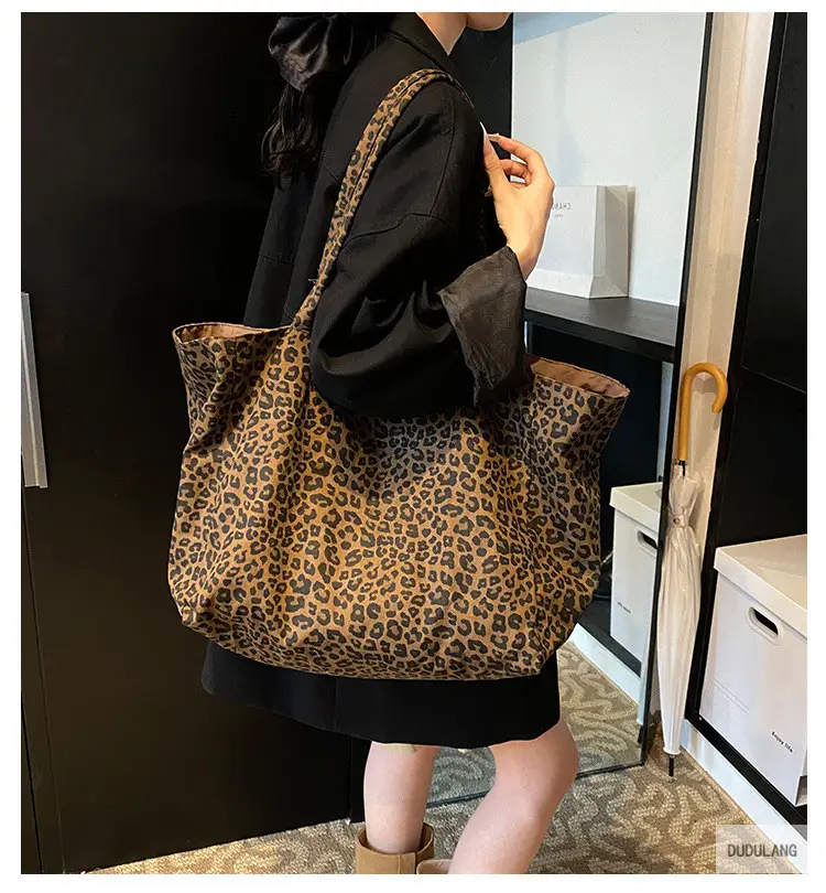 Leopard Print Large Capacity Women's Tote Bag — feature 2