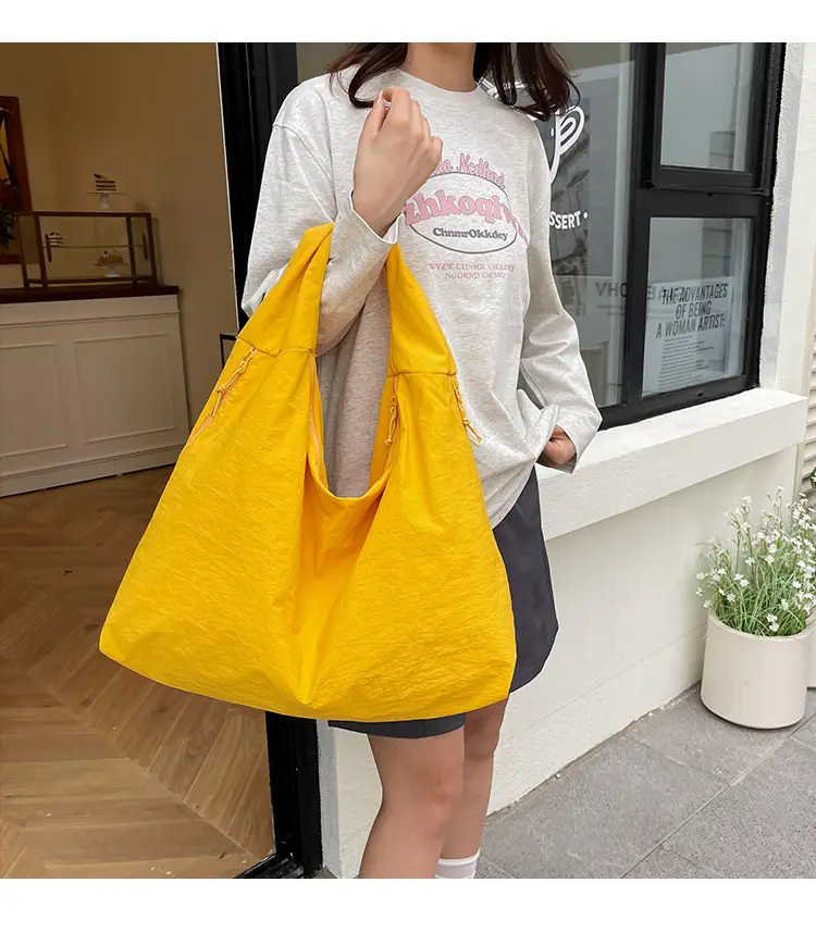 Red Canvas Large Bag for Women Outdoor Carry — feature 2