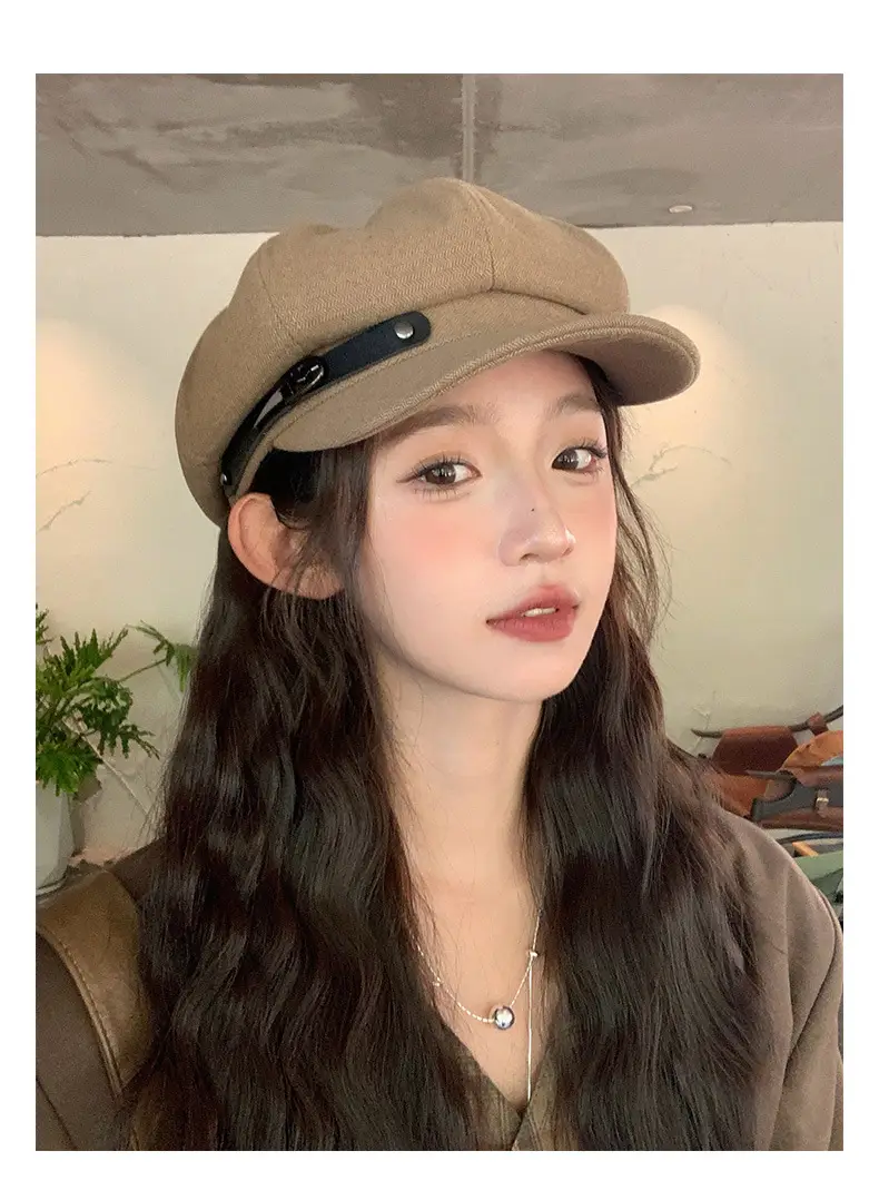 Vintage British Belt Buckle Duckbill Beret for Women — feature 5
