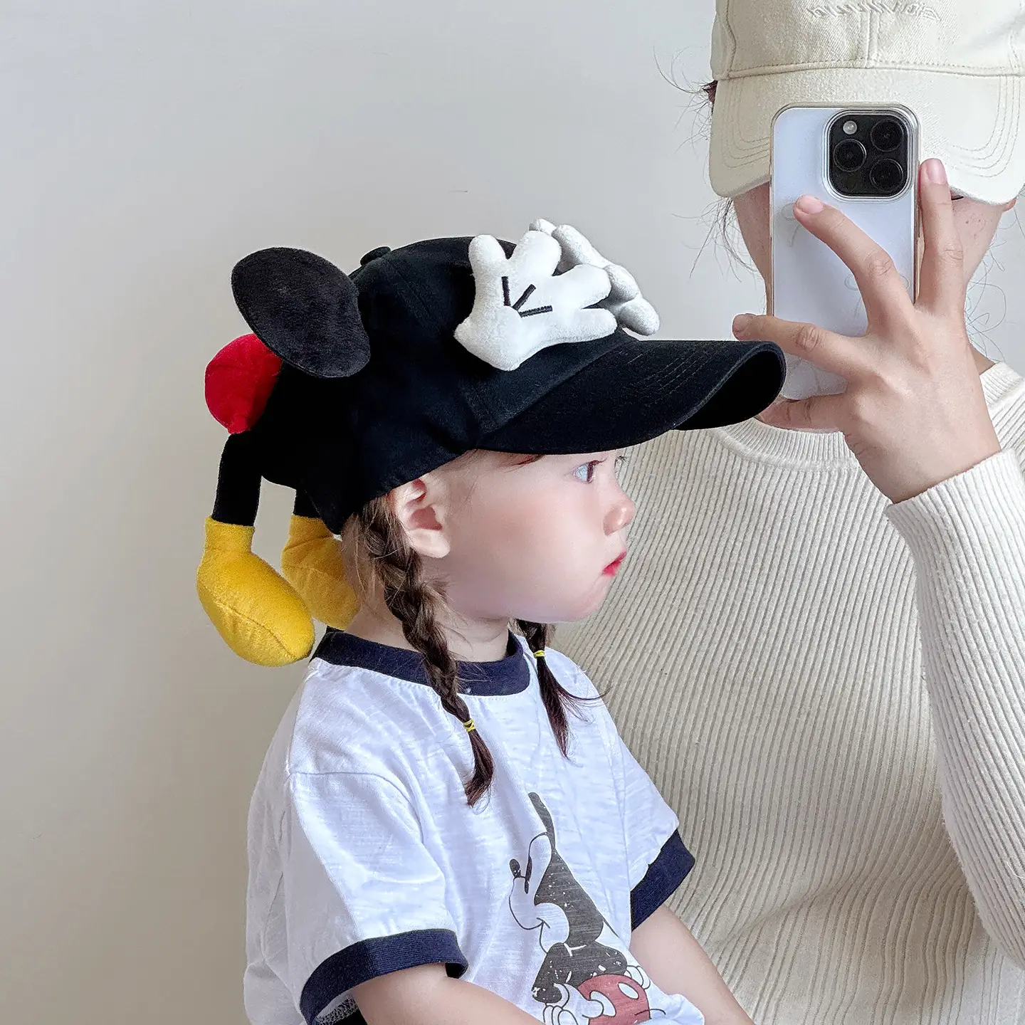 Mickey Mouse Sun Hat for Kids with Yellow Gloves - Image 8