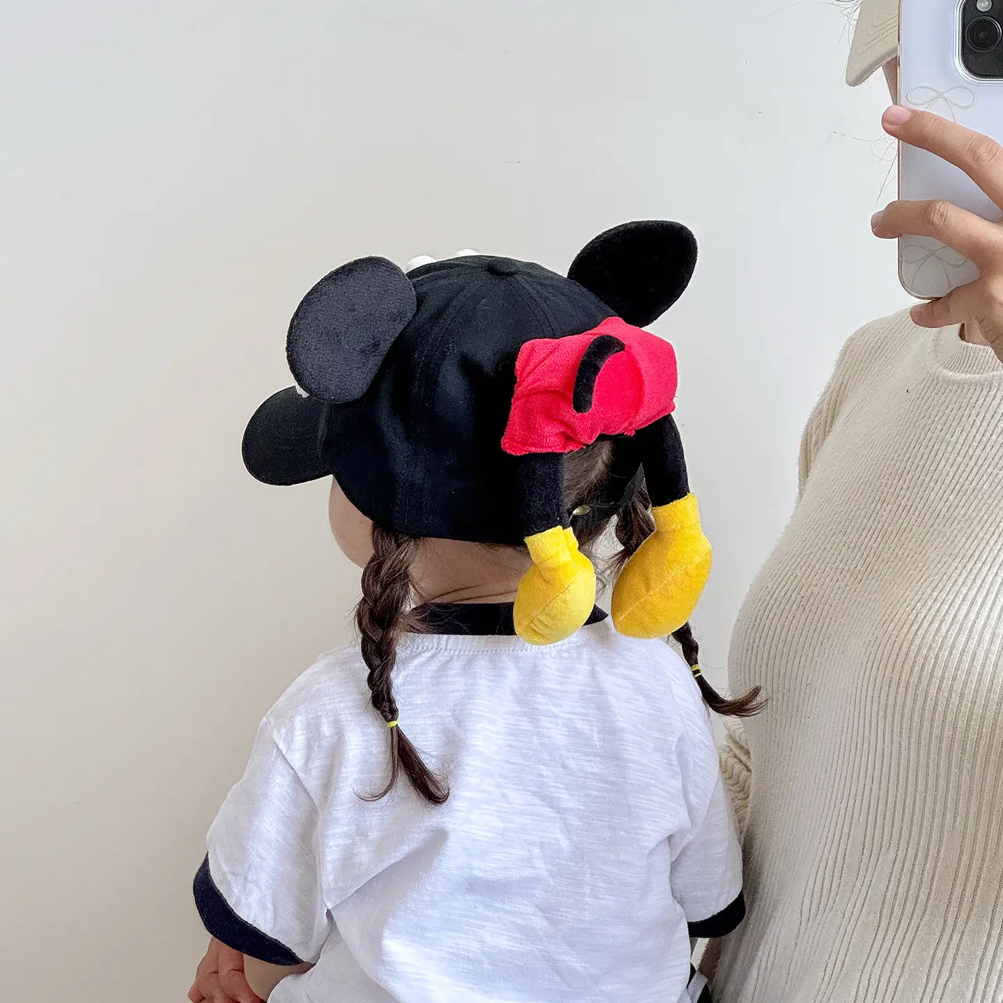 Mickey Mouse Sun Hat for Kids with Yellow Gloves - Image 9