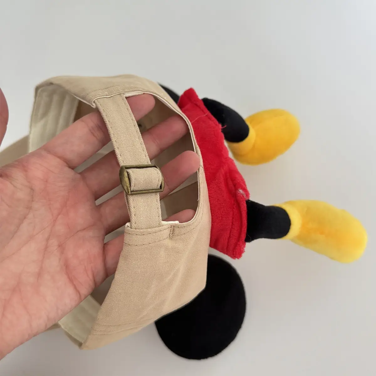 Mickey Mouse Sun Hat for Kids with Yellow Gloves — feature 6