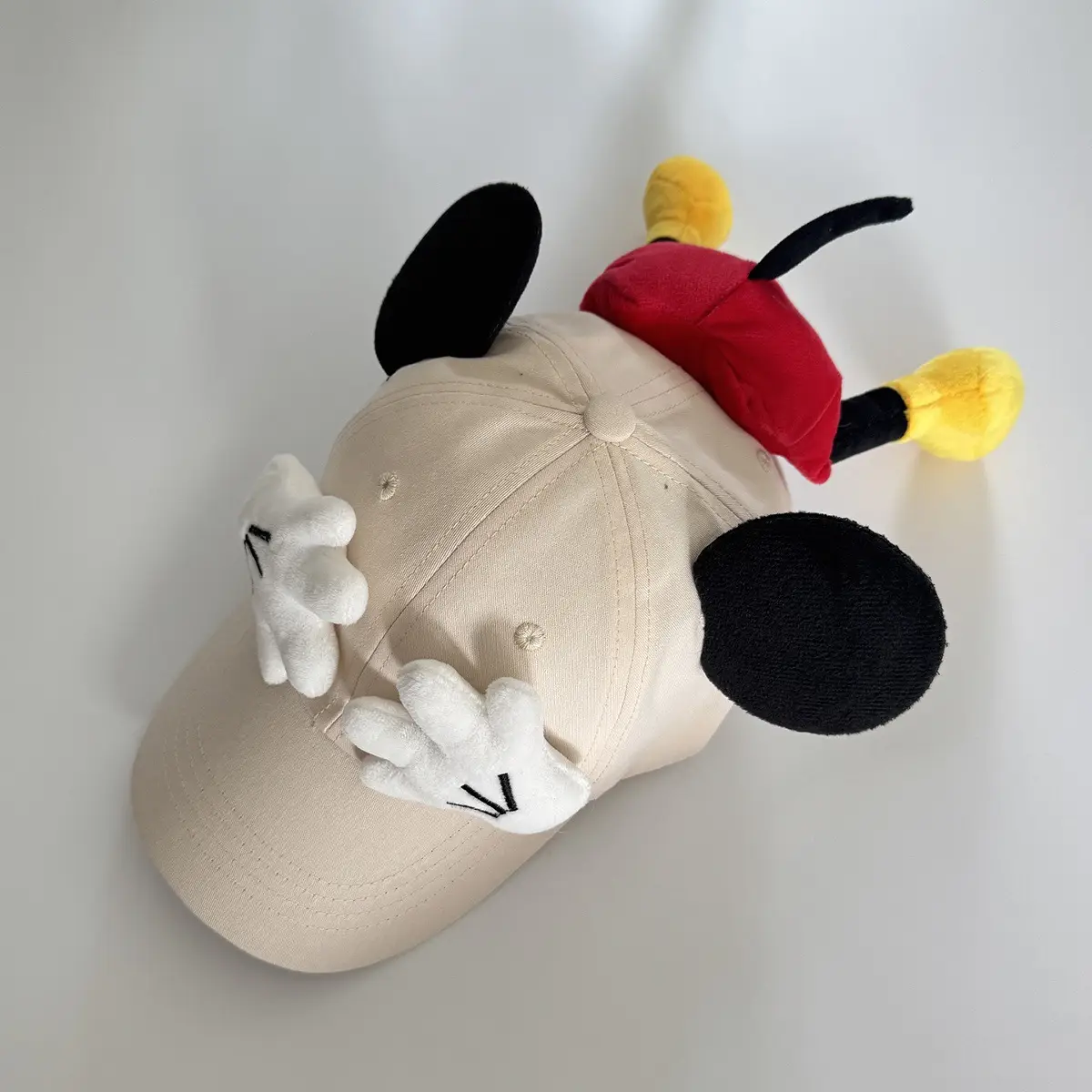 Mickey Mouse Sun Hat for Kids with Yellow Gloves - Image 3