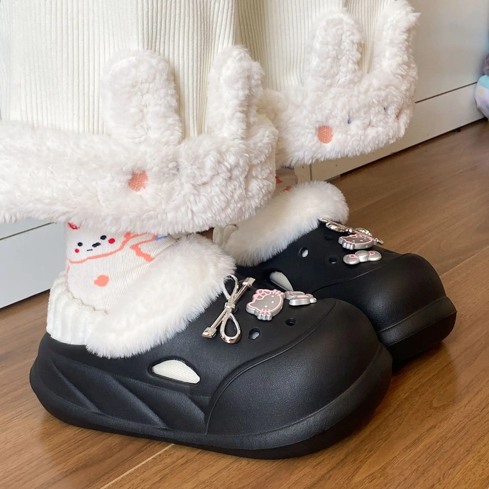 Winter Cat-themed Fluffy Slippers White Blue