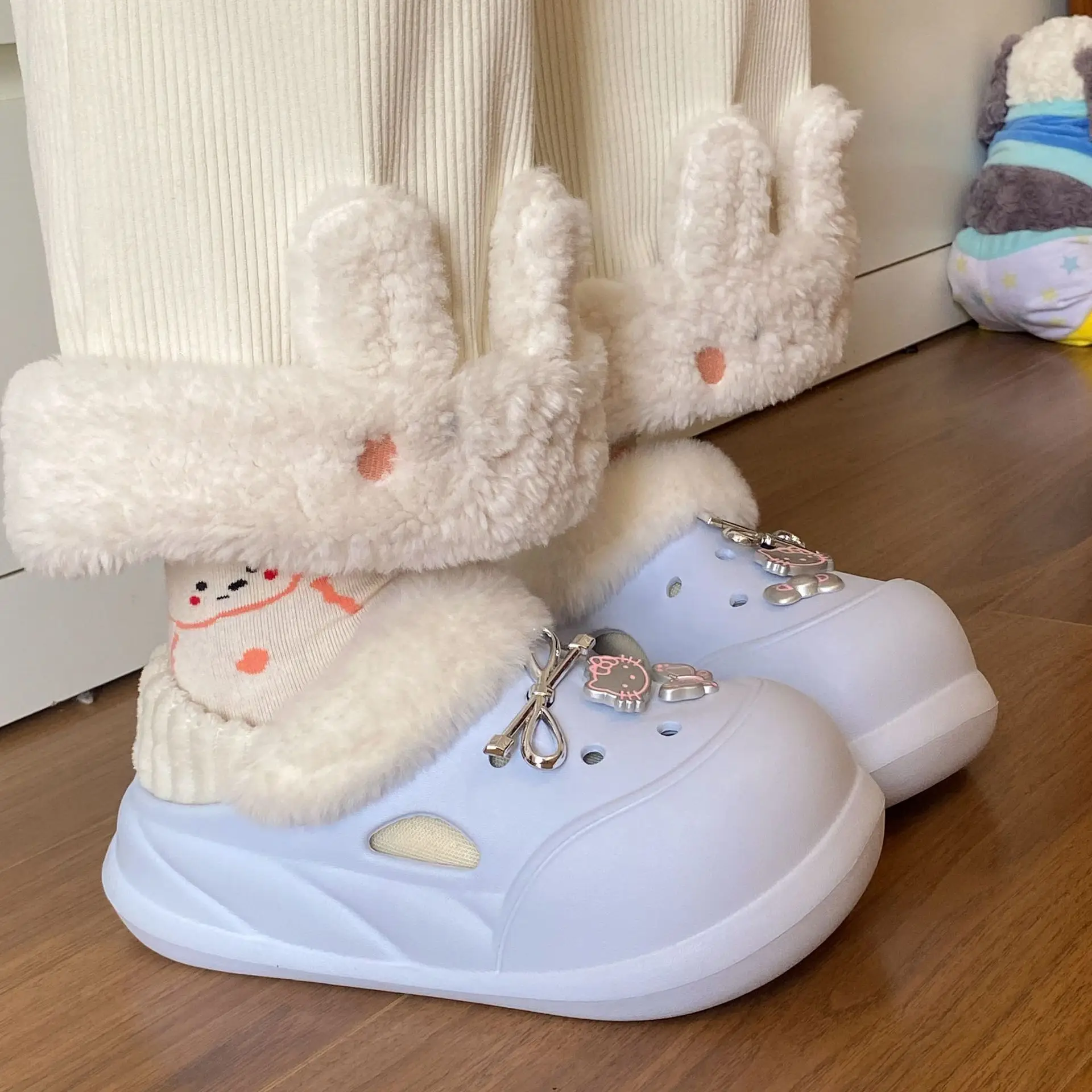 Winter Cat-themed Fluffy Slippers White Blue