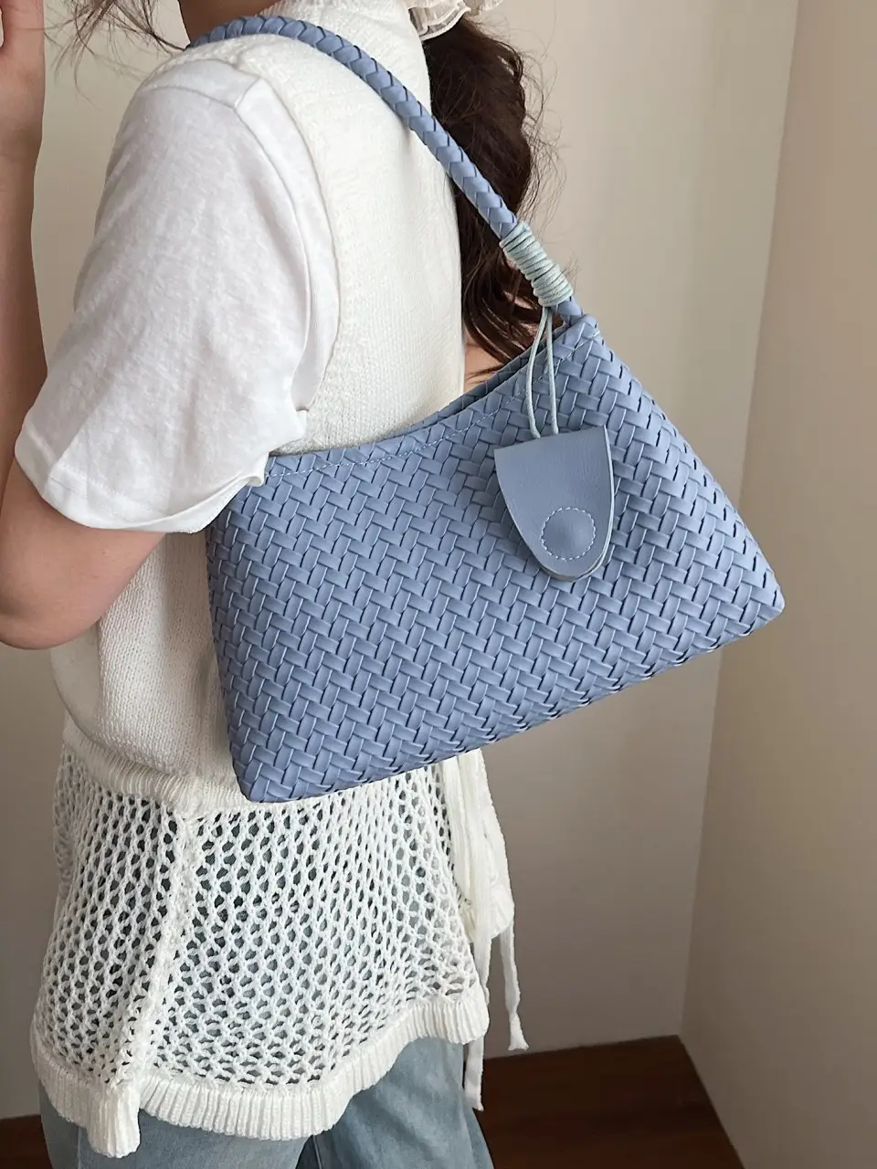 Light Brown Woven Shoulder Bag for Women 2025 - Image 10