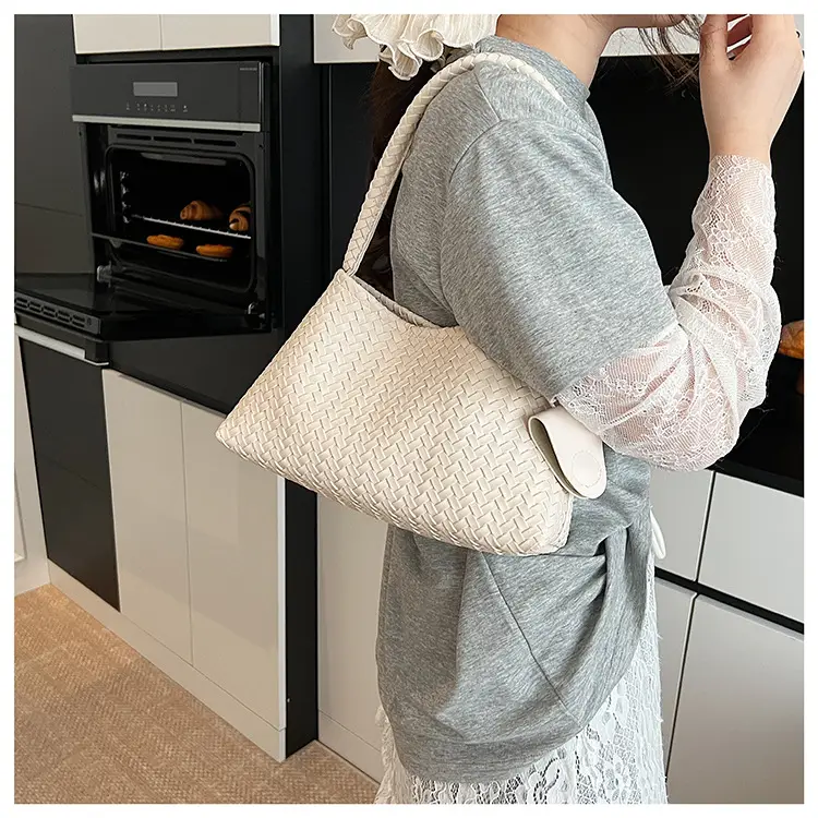 Light Brown Woven Shoulder Bag for Women 2025 — feature 11