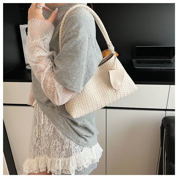 Light Brown Woven Shoulder Bag for Women 2025 — feature 13