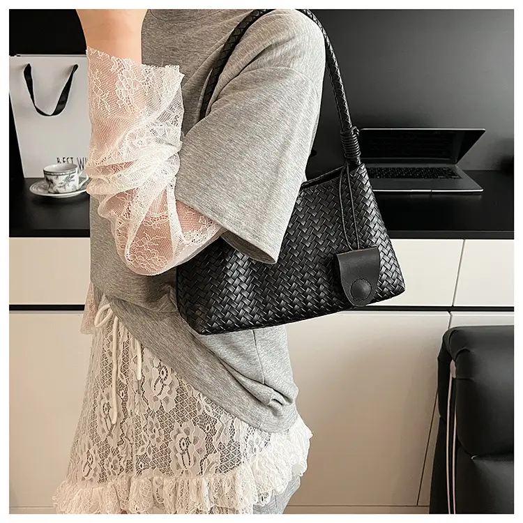 Light Brown Woven Shoulder Bag for Women 2025 — feature 16