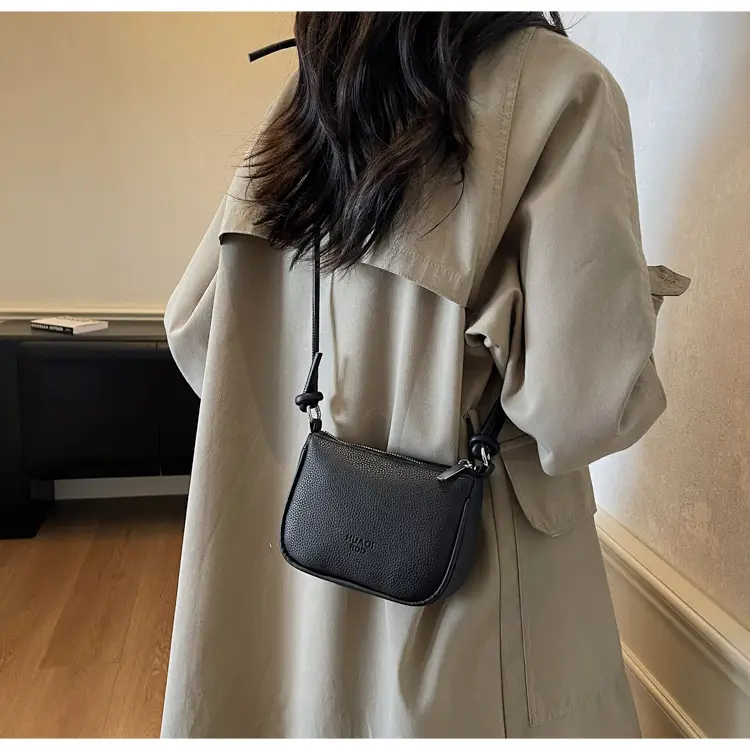 Women's White Textured Square Shoulder Bag 2025 — feature 10