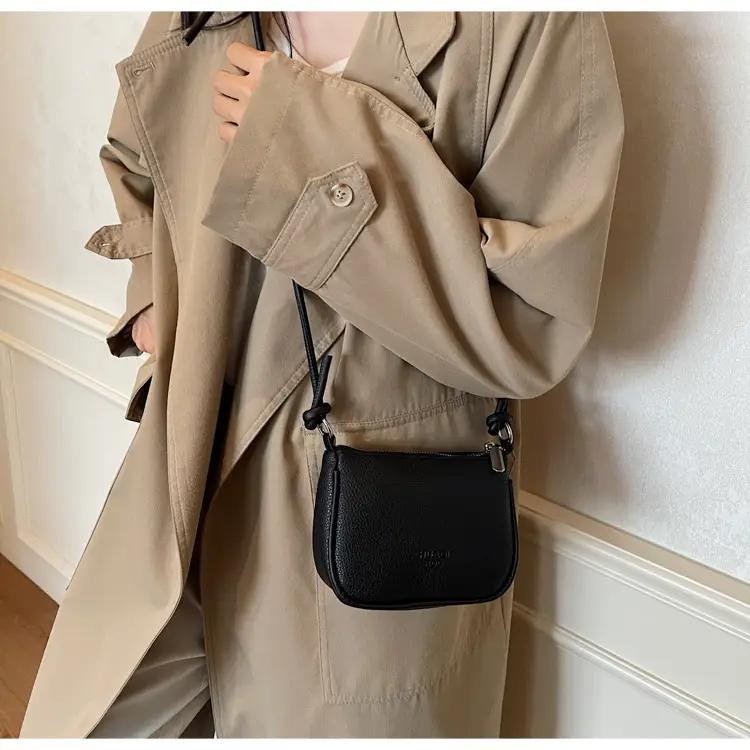 Women's White Textured Square Shoulder Bag 2025 — feature 9