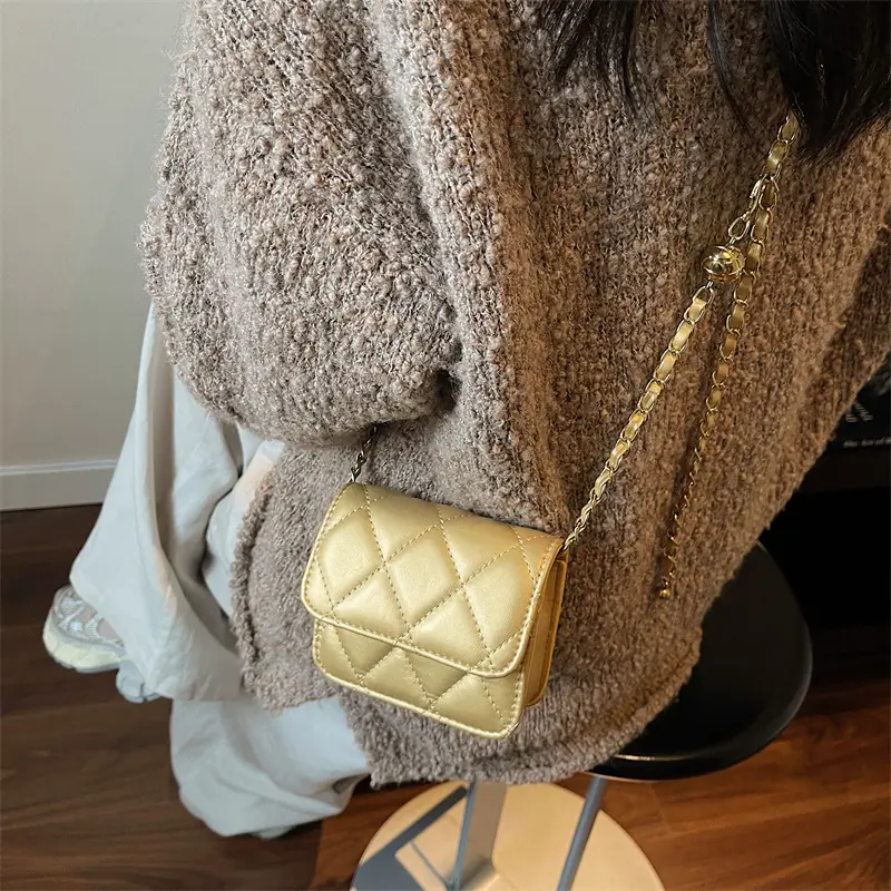 Trendy Quilted Chain Crossbody Bag for Women - Image 7
