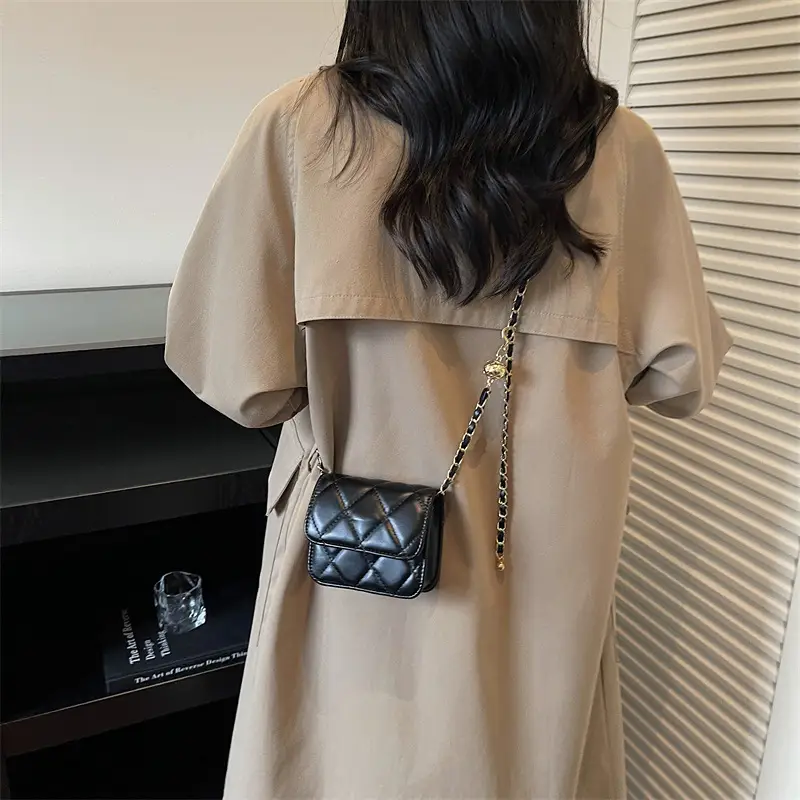 Silver Rhombus Chain Shoulder Bag for Women - Image 7