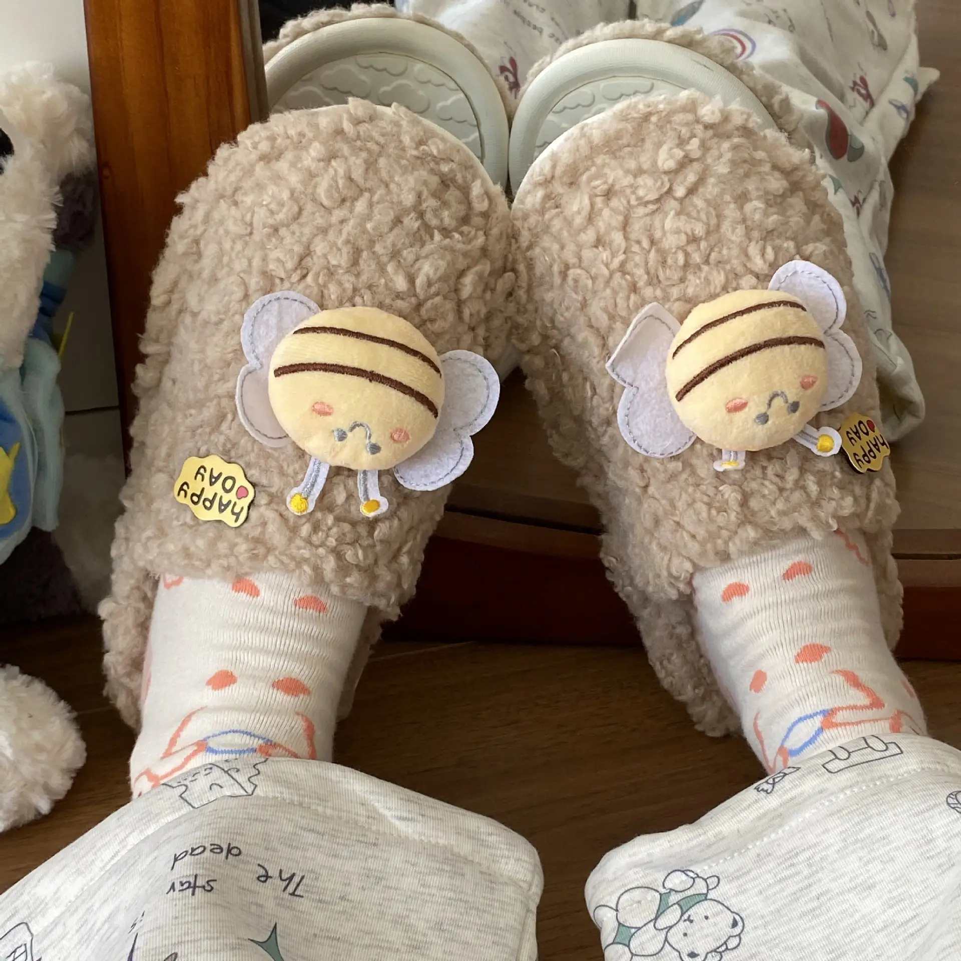 Winter Stuffed Cotton Shoes for Girls Anti-Slip Indoor Slippers — feature 15