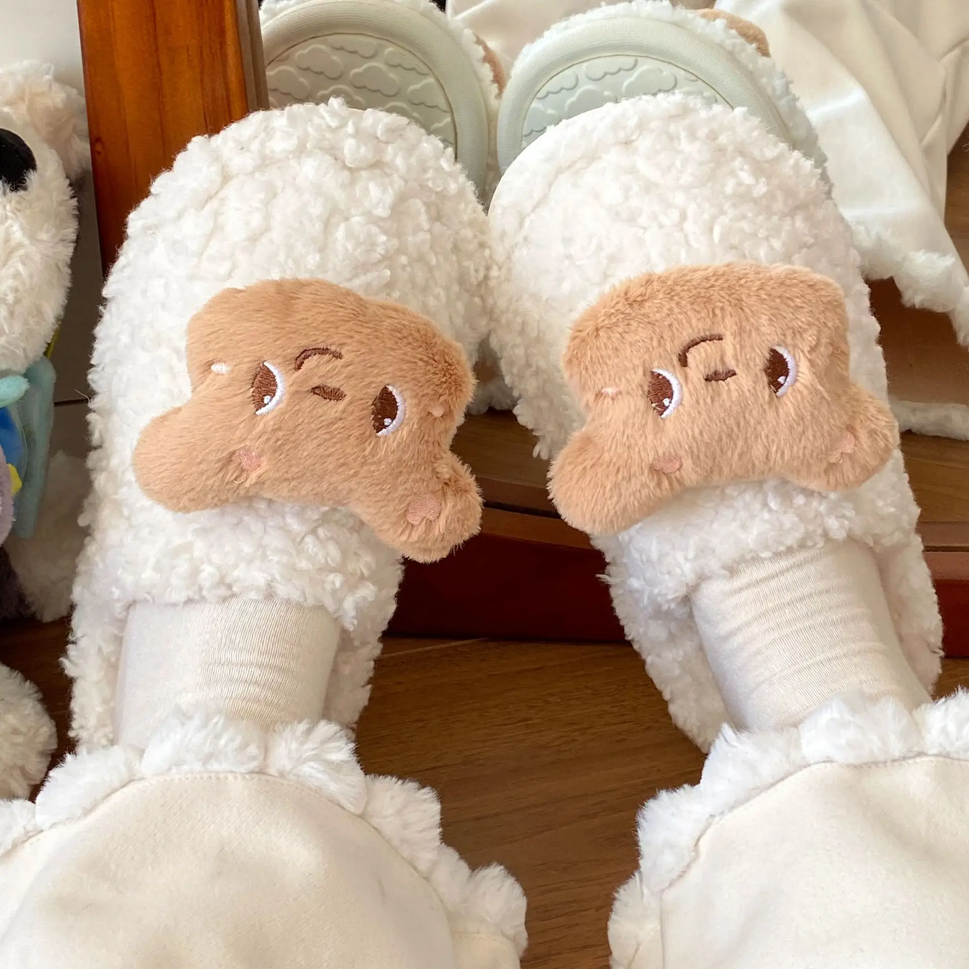 2025 Winter Stuffed Bear Slippers Women's Wearable Anti-Slip Soft Bottom - Image 4
