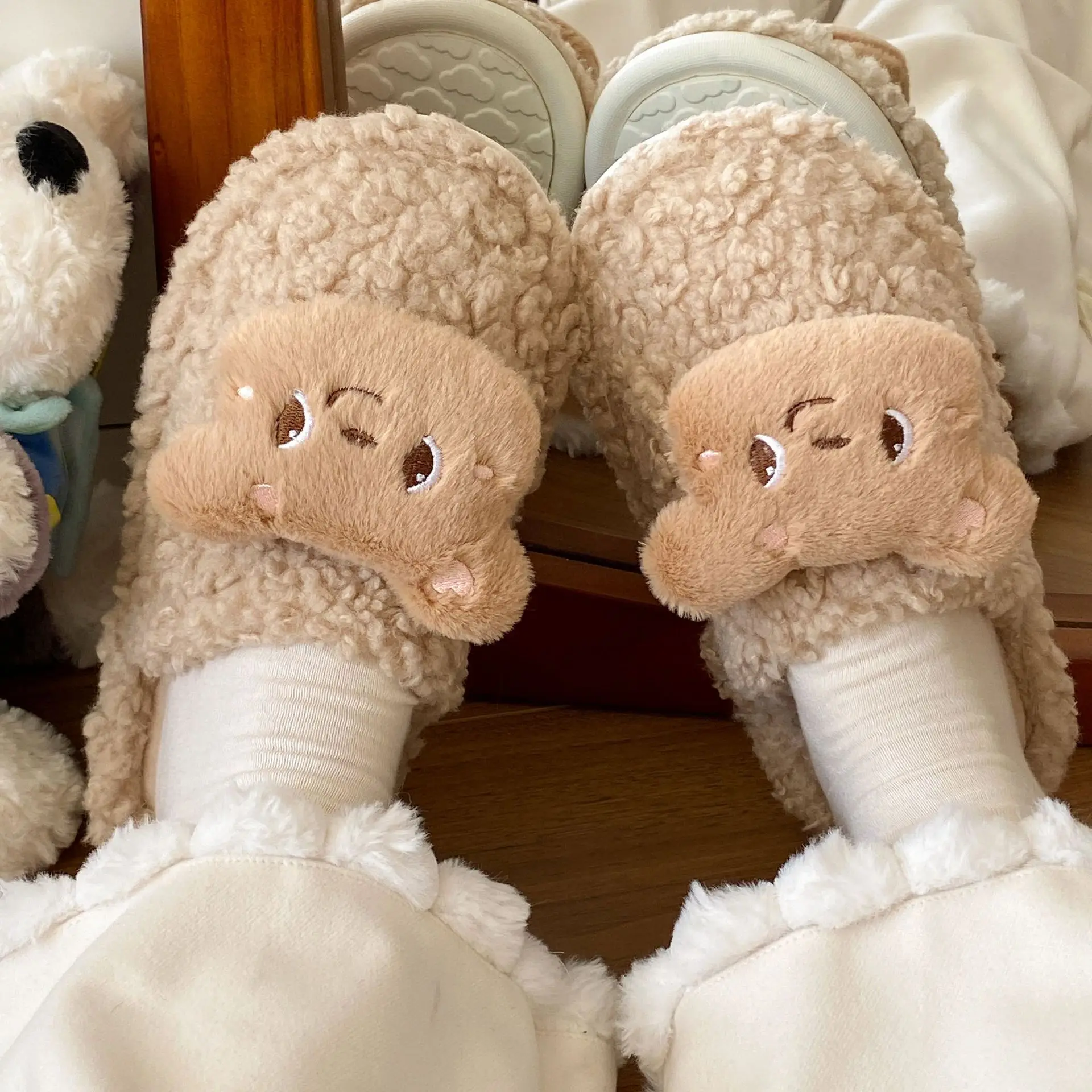 2025 Winter Stuffed Bear Slippers Women's Wearable Anti-Slip Soft Bottom - Image 6