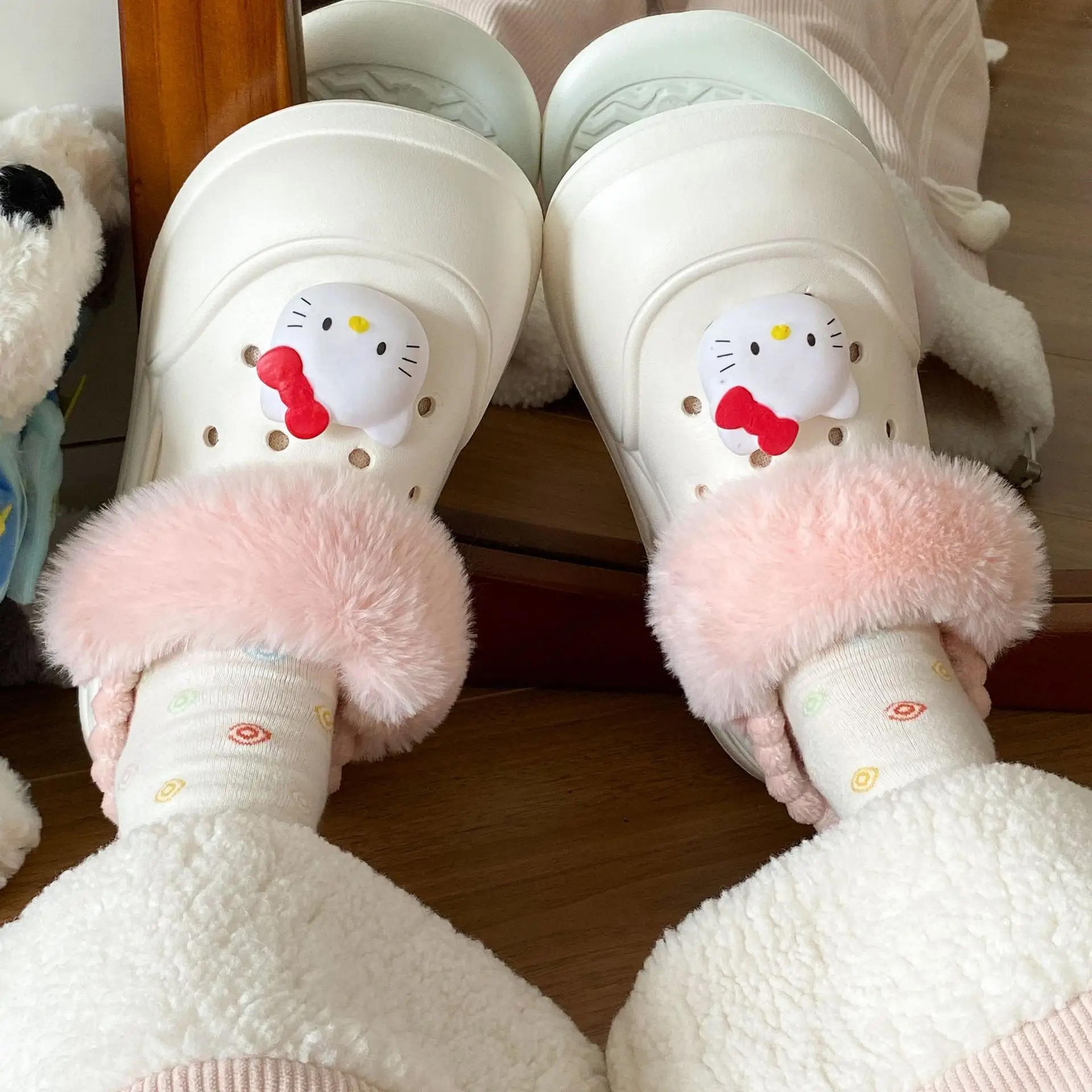 2025 Winter Cute Hello Kitty Fleece Slippers for Women - Image 7