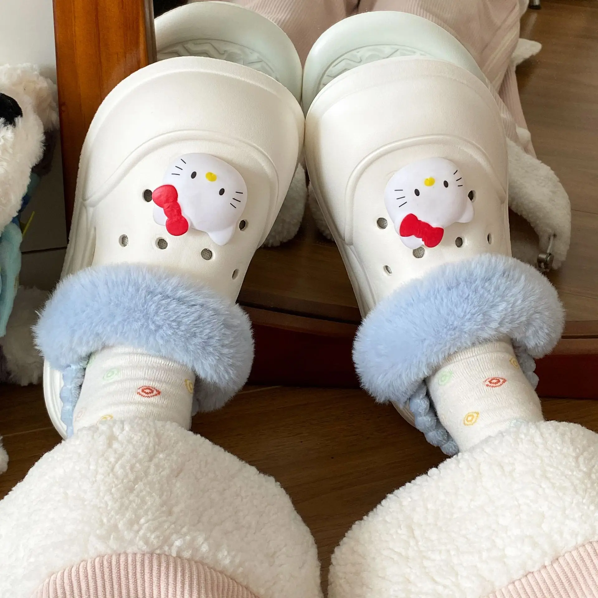 2025 Winter Cute Hello Kitty Fleece Slippers for Women - Image 8