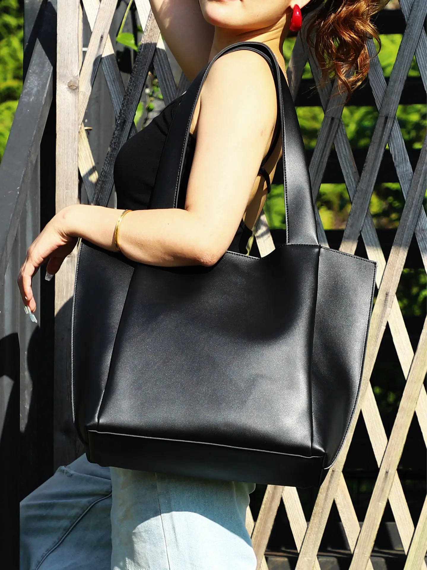 Large Capacity Black Leather Tote Bag for Women — feature 12