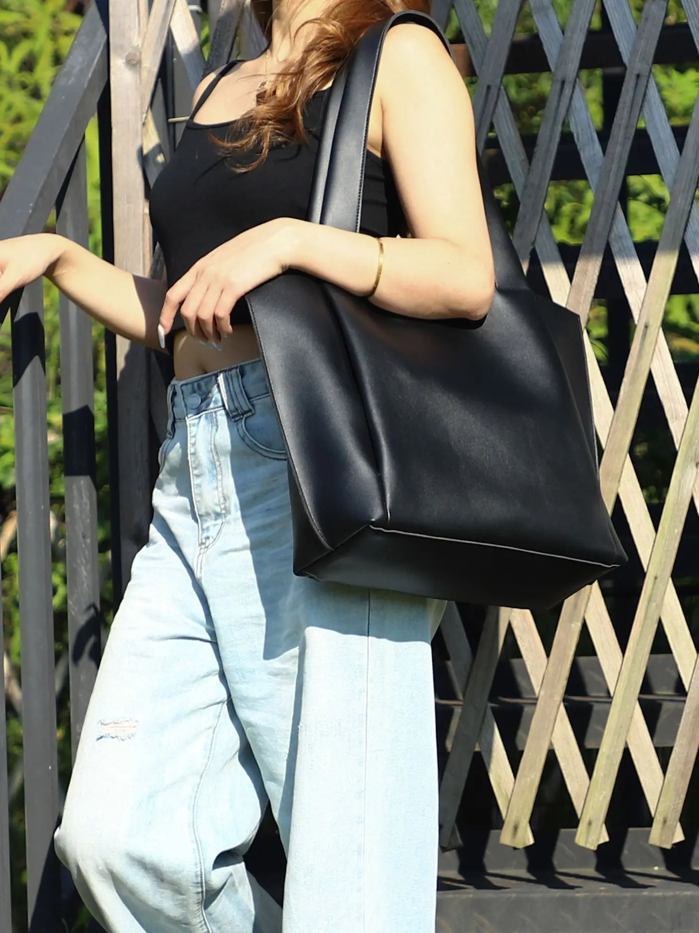 Large Capacity Black Leather Tote Bag for Women — feature 13