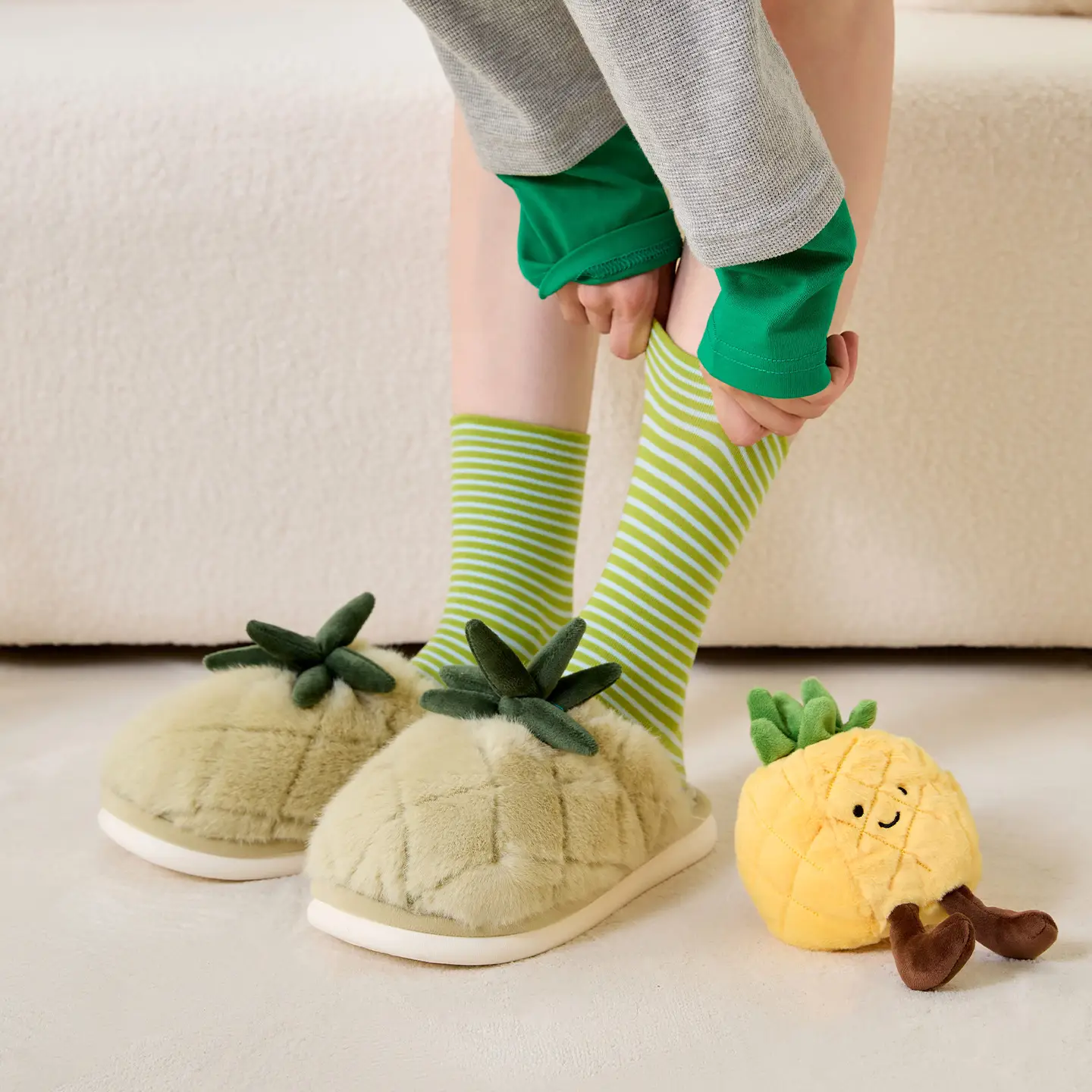 Fleece Lined Pineapple Slippers Women Large Winter - Image 5