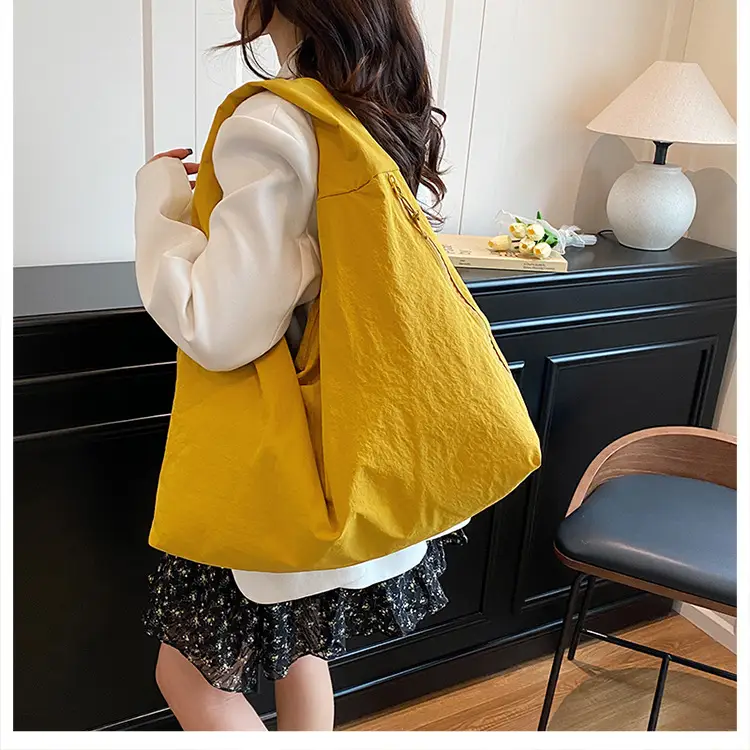 Red Canvas Large Capacity Women's Commuter Bag — feature 20