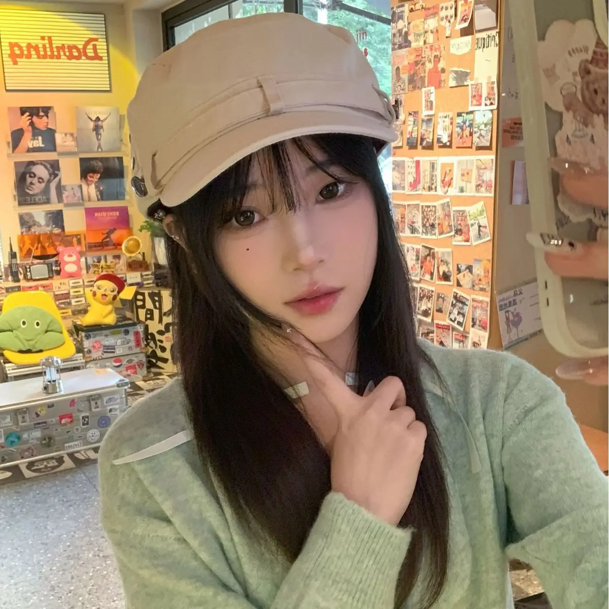 Black Korean Retro Rivet Flat Cap for Women - Image 5