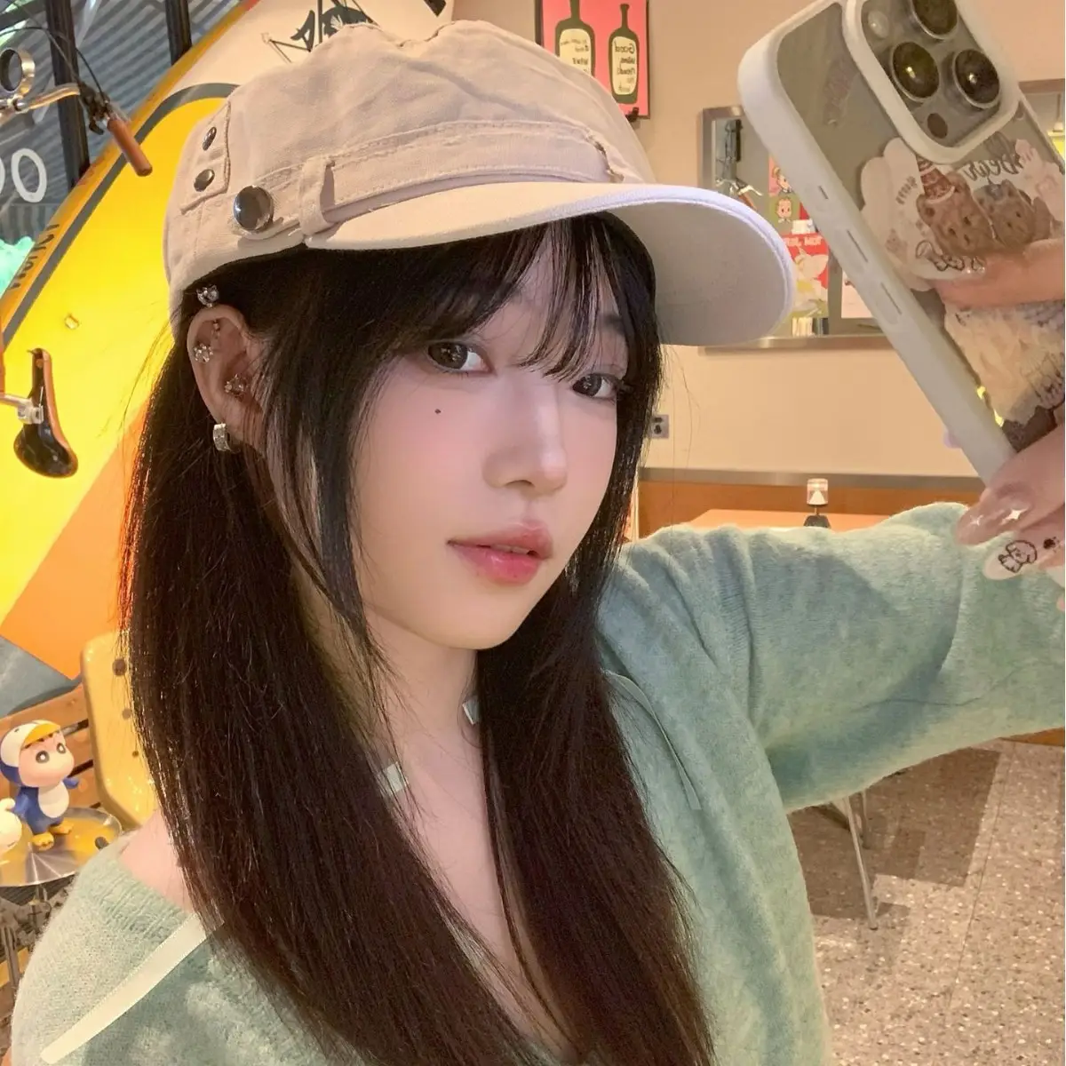 Black Korean Retro Rivet Flat Cap for Women - Image 7