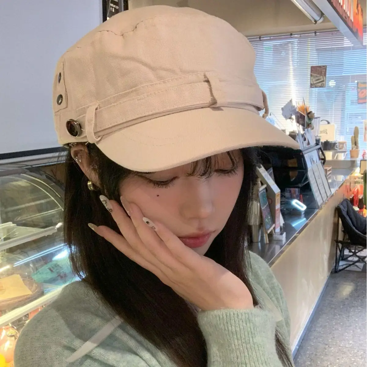 Black Korean Retro Rivet Flat Cap for Women - Image 8
