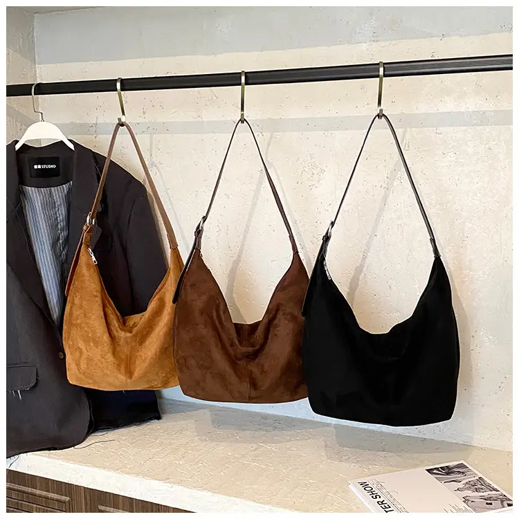Women Large Capacity Retro Shoulder Bag Tan Leather — feature 1